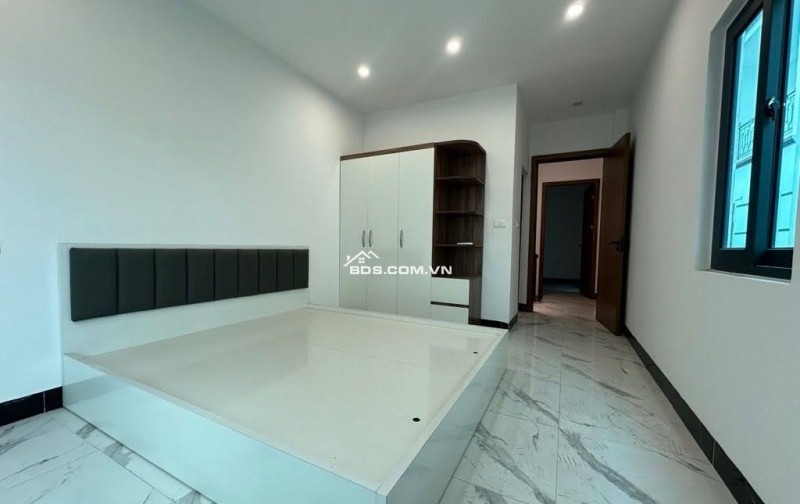 Gấp- Bán nhà Lĩnh Nam  33m² – 4,5 tầng – 7PN – 6 Tỷ – dòng tiền 21tr/T –ngõ đẹp